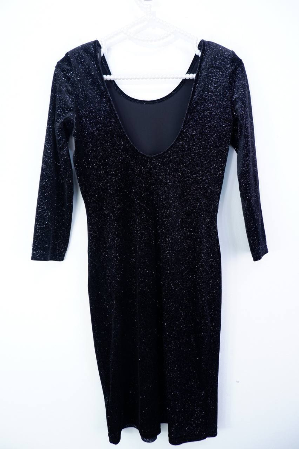 Платье Pimkie нарядное за счет материала под бархат и мерцания 44 размер