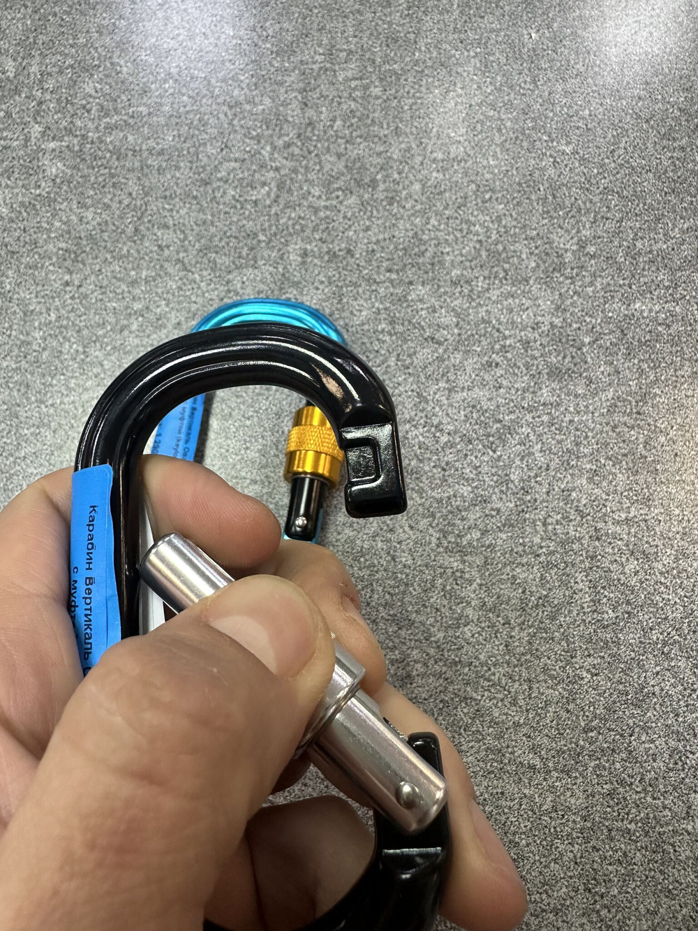 Карабин Вертикаль Овал дюраль с муфтой (keylock)