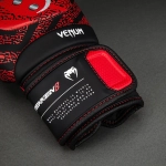 Боксёрские перчатки Venum x TEKKEN 8 Kazuya Boxing red/black