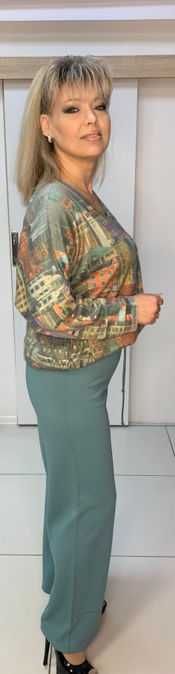 Трикотажные брюки на резинке