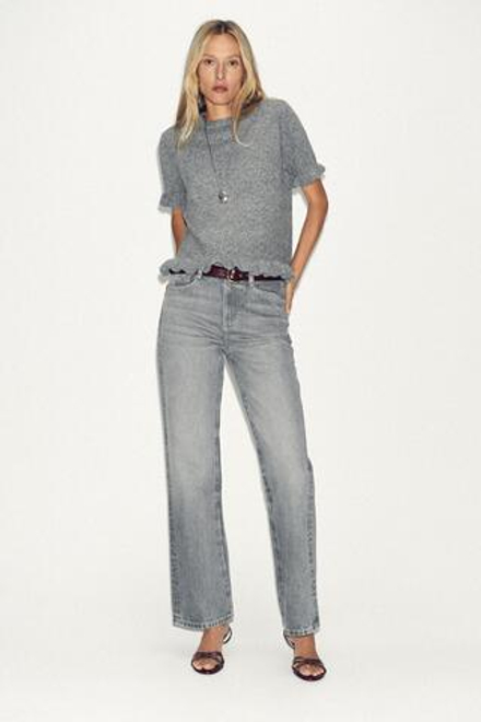 ZARA ТРИКОТАЖНЫЙ ДЖЕМПЕР С КОРОТКИМИ РУКАВАМИ И РЮШАМИ, СЕРЫЙ