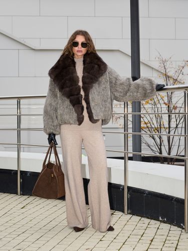 Укороченный шерстяной пуховик с мехом лисы