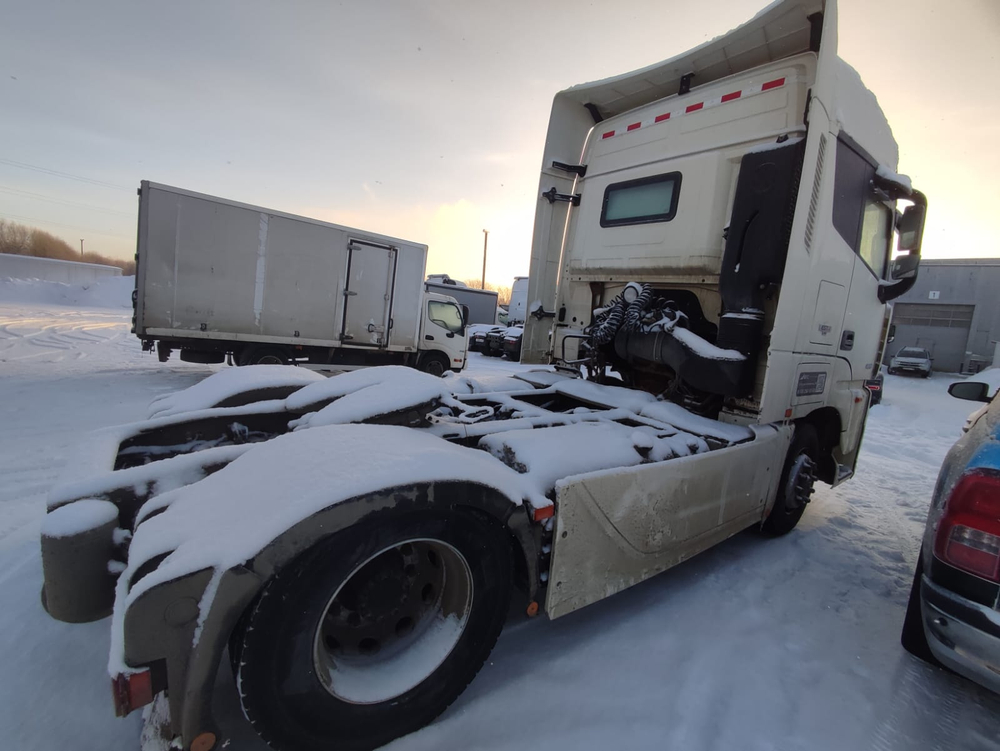 Foton AUMAN 4x2 Седельный тягач BJ4189SLFKA (Дизельный, 11,8 л, 470 л.с. АТ)