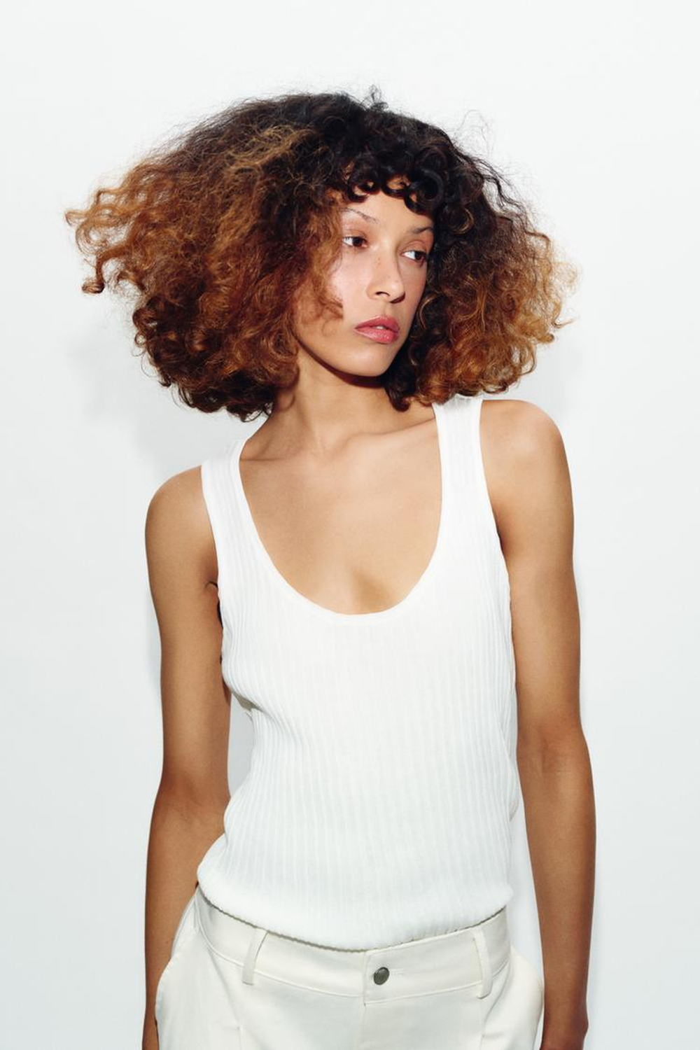 ZARA КОМБИНИРОВАННЫЙ ПОЛУПРОЗРАЧНЫЙ ТРИКОТАЖНЫЙ ТОП, БЕЛЫЙ