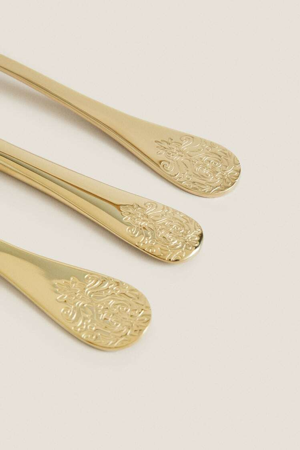 ZARA HOME НАБОР СТОЛОВЫХ ПРИБОРОВ С РЕЛЬЕФНЫМ УЗОРОМ, ЗОЛОТОЙ