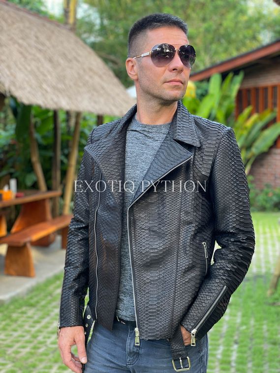 Мужская куртка косуха из черной кожи питона JT-114