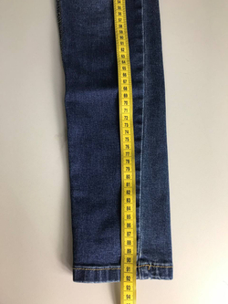 Джинсы Zarina лаконичные, визуально на 42 размер