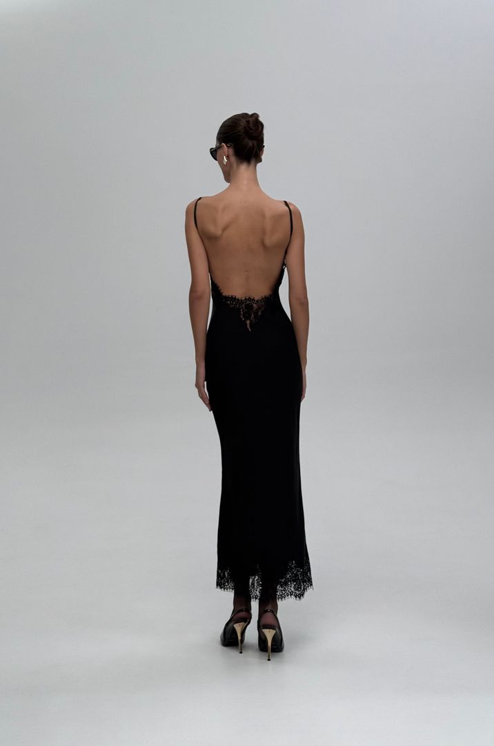 Платье коктейльное с кружевом