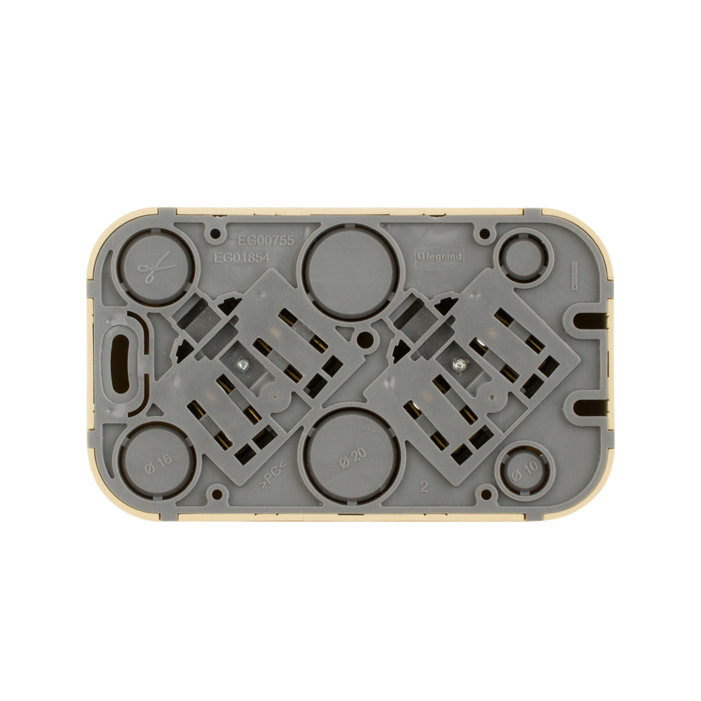 Розеточный блок двойной с заземлением без шторок IP20 16А 250В дерево Quteo Legrand