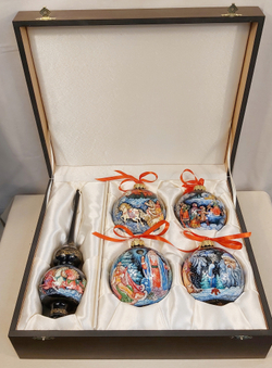 Сувенирный набор №2 из 4-х новогодних шаров и наконечника с ручной росписью Палех