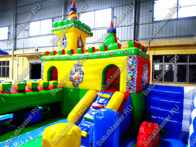 Коммерческий надувной батут "Сказочный замок", размер 11*7*5 м.