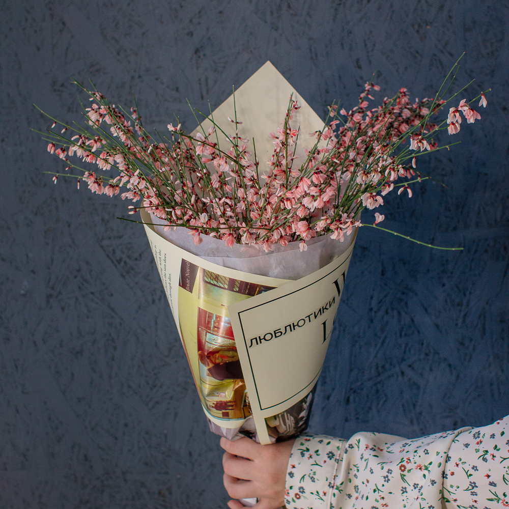 154. Весенний букет из ароматной генисты