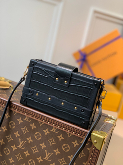 Louis Vuitton Petite Malle