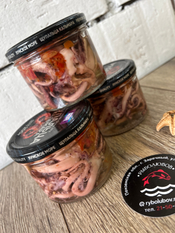 Щупальца кальмара с копченой паприкой в масле