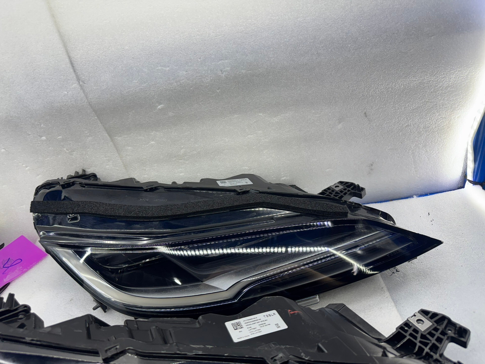 Передняя левая фара Tesla Model 3 (2023) оригинал