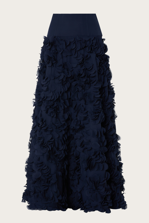 ЮБКА-МИДИ С КОКЕТКОЙ ИЗ СИНЕГО ШЕЛКА, ДЕКОРИРОВАННАЯ ШЕЛКОВЫМИ ЛЕПЕСТКАМИ