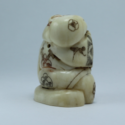 Нэцкэ Фукурокудзю с мешком риса на плече