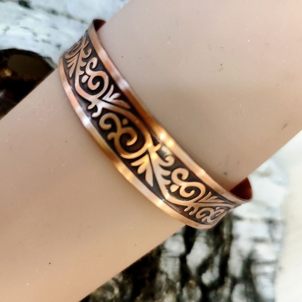 Медный браслет, пластинчатый. Длина 17,5 см.