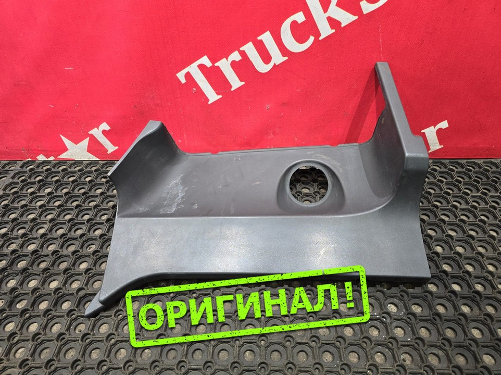 Накладка корпуса подножек левая