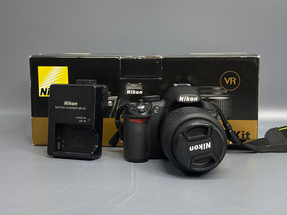 Nikon D3100 kit 18-55 mm 3.700 кадров