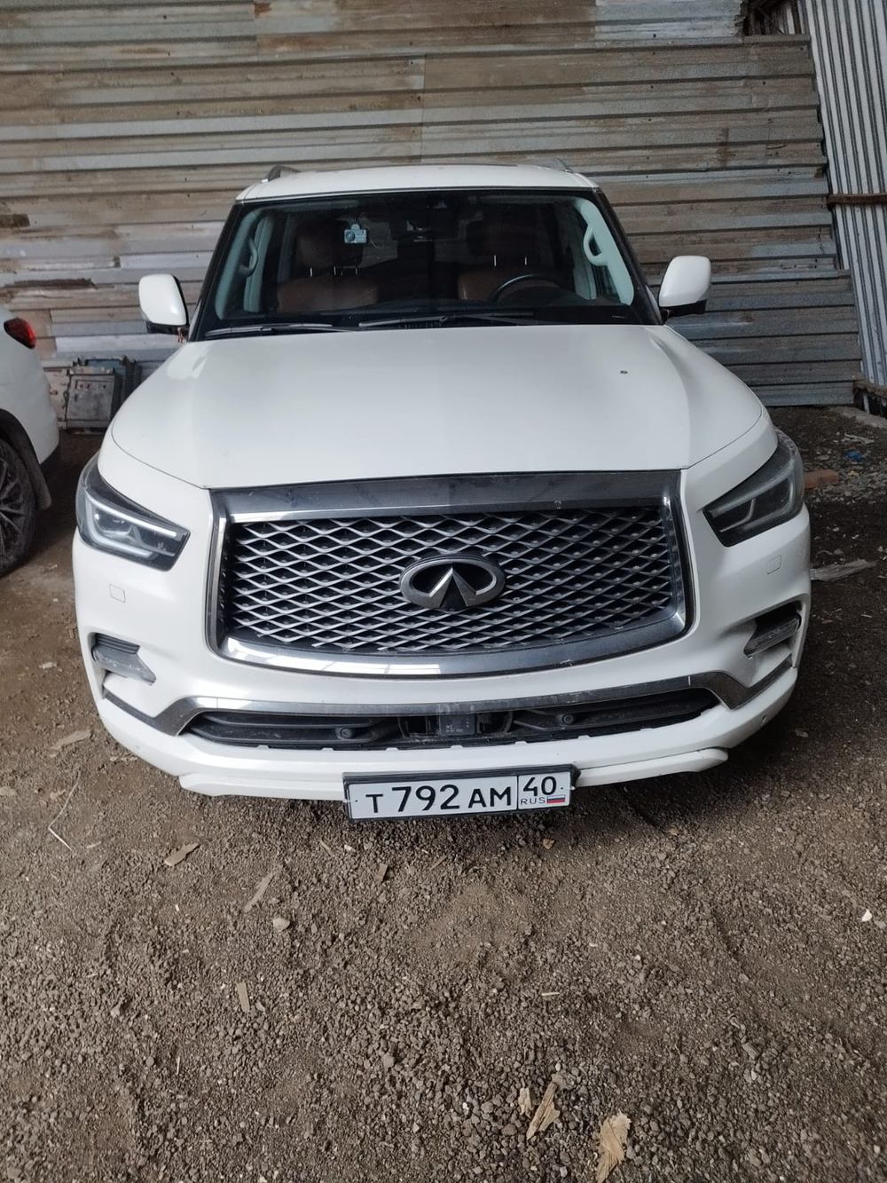 Infiniti QX80 LUXE SENSORY ProACTIVE 8 Seater ( 405 hp)