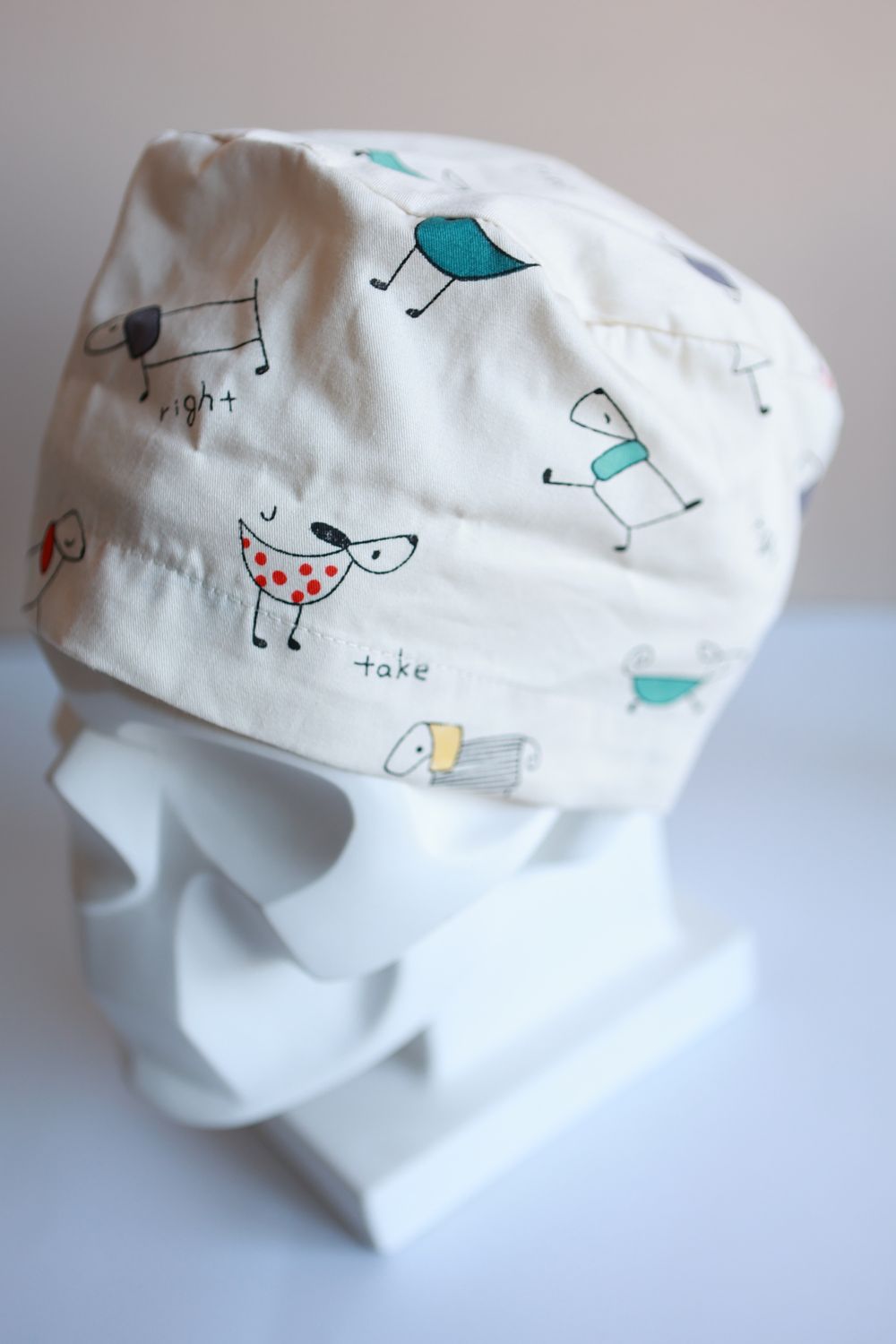 Медицинский колпак (Принт «Таксы на бежевом»)