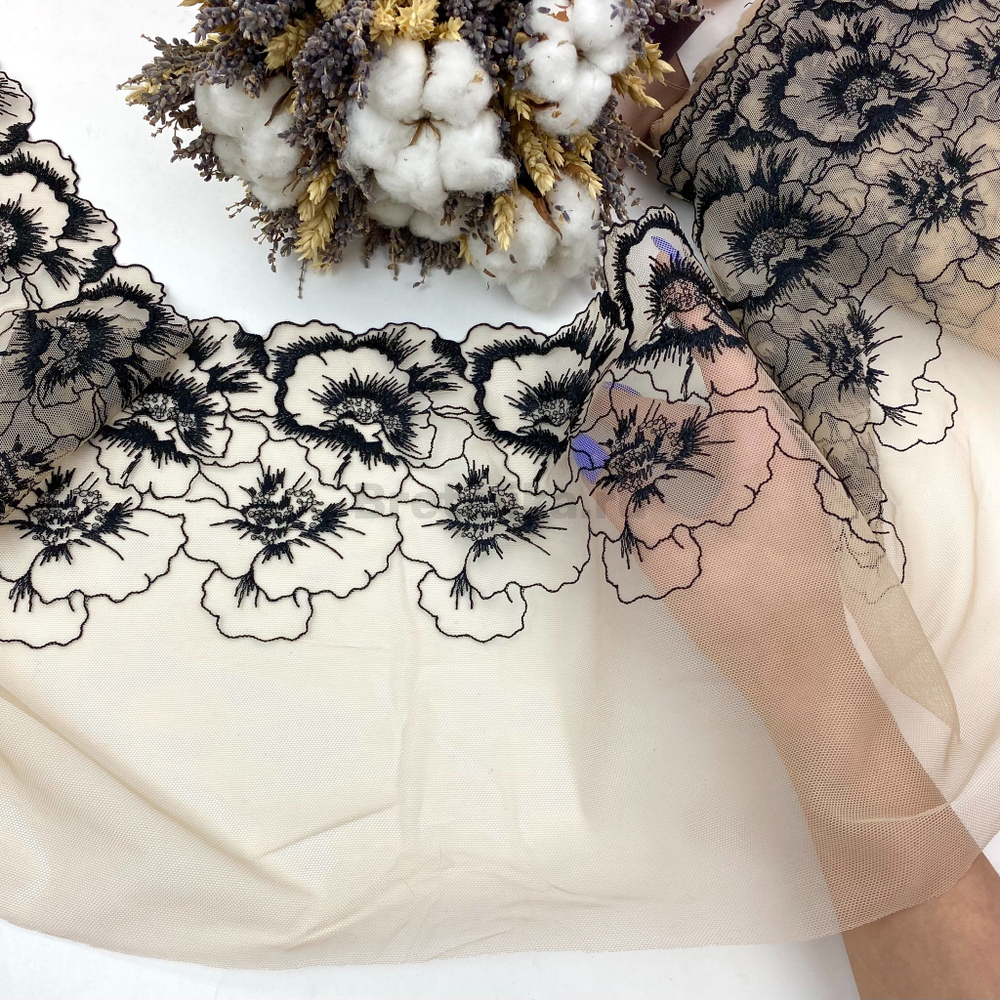 Вышивка на сетке бежевый/черный 27 см