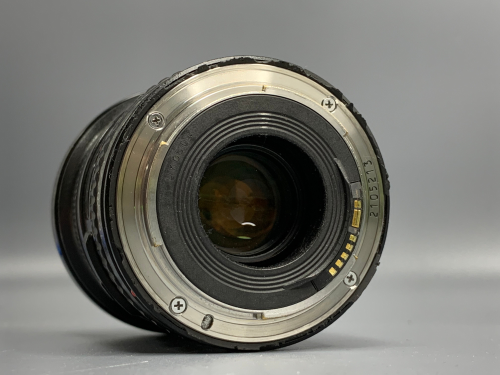 Canon EF 16-35mm 2.8L II USM царапины на линзе