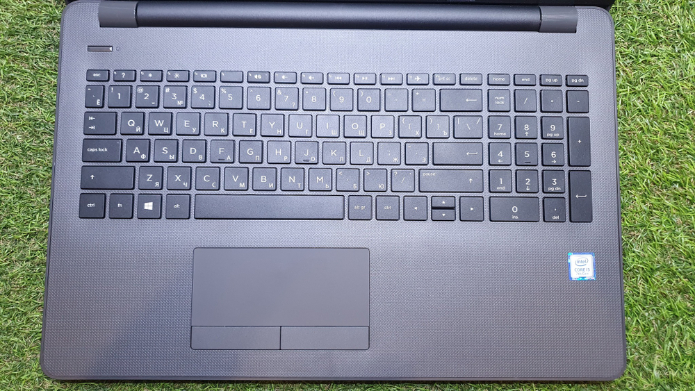 Ноутбук HP i3-7/4Gb