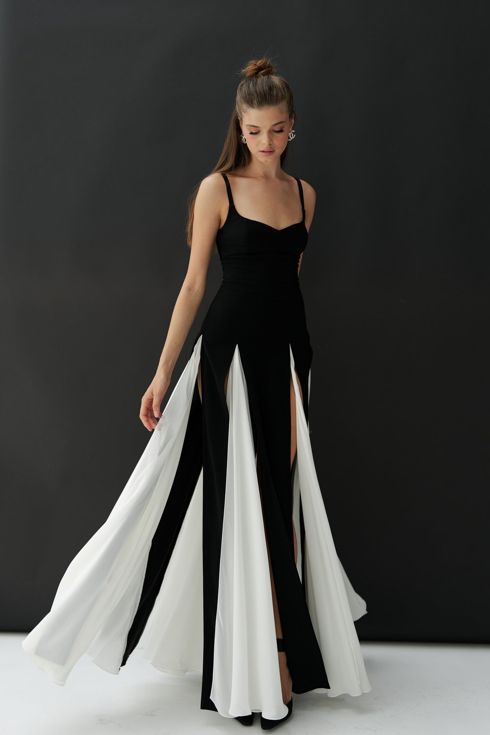 Платье с разрезами