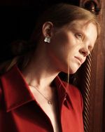 Медальон с гравировкой «Любовь никогда не перестает»