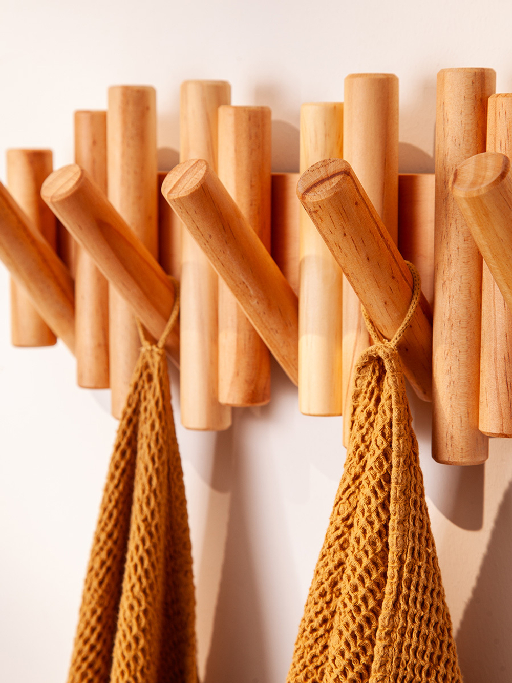 Полотенце для рук из умягченной вафли цвета охры из коллекции essential, 50x90 см