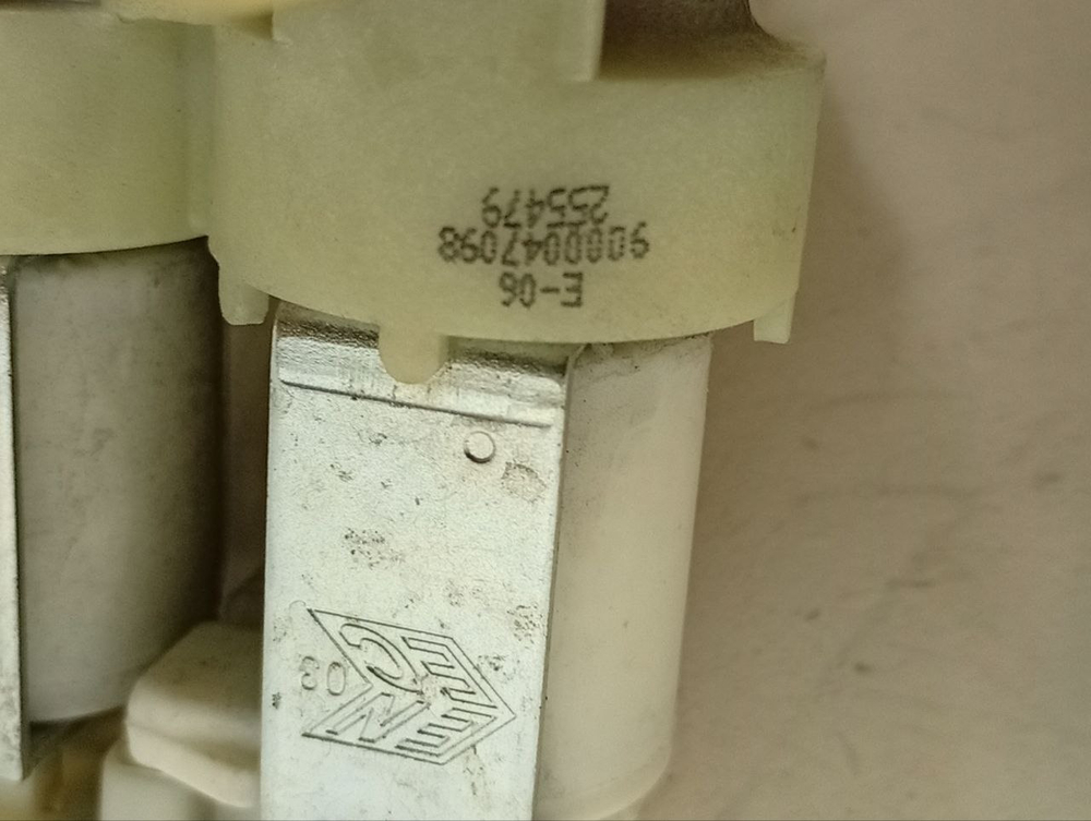 WFXI2840EU кт22 Клапан подачи воды для стиральных машин Siemens Bosch 900047098 б/у