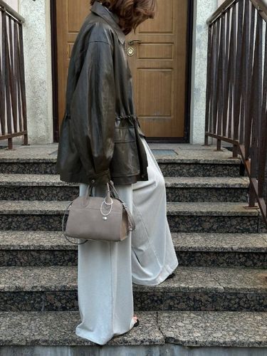 Укороченная куртка Coline из эко кожи в цвете хаки