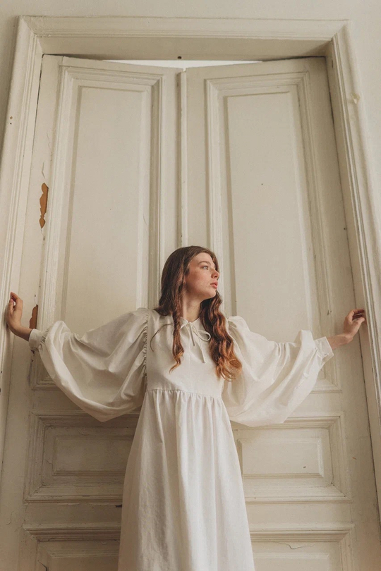 Платье с объемным рукавом из джинсы Айвори