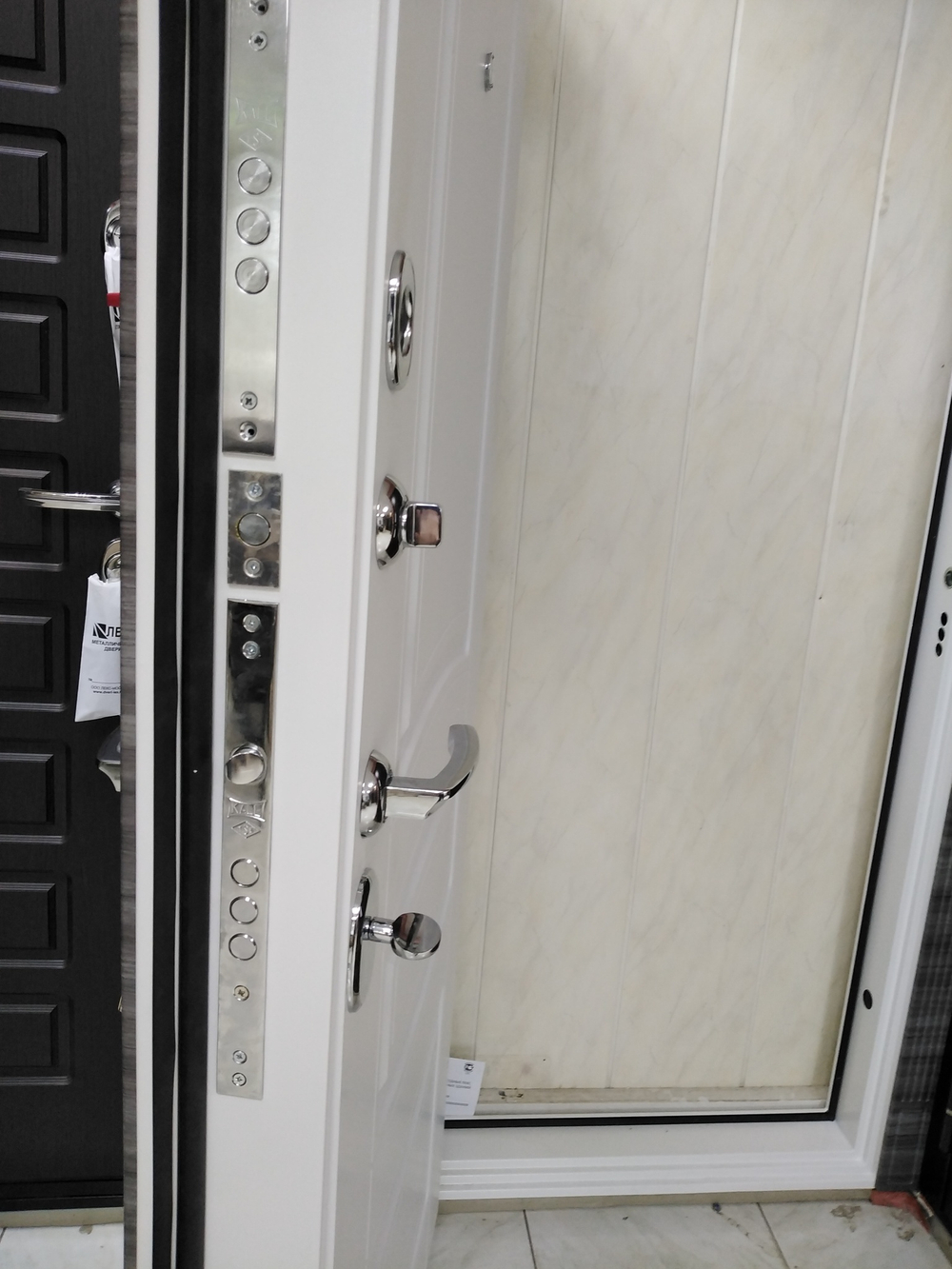 Входная дверь в квартиру с зеркалом  Император  Софт графит (белая коробка) 3К / №102 Бетон светлый
