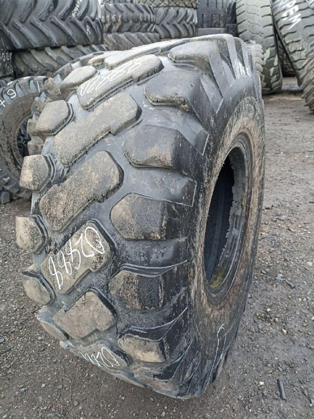 23.5-25 Marcher W-2 шина б/у