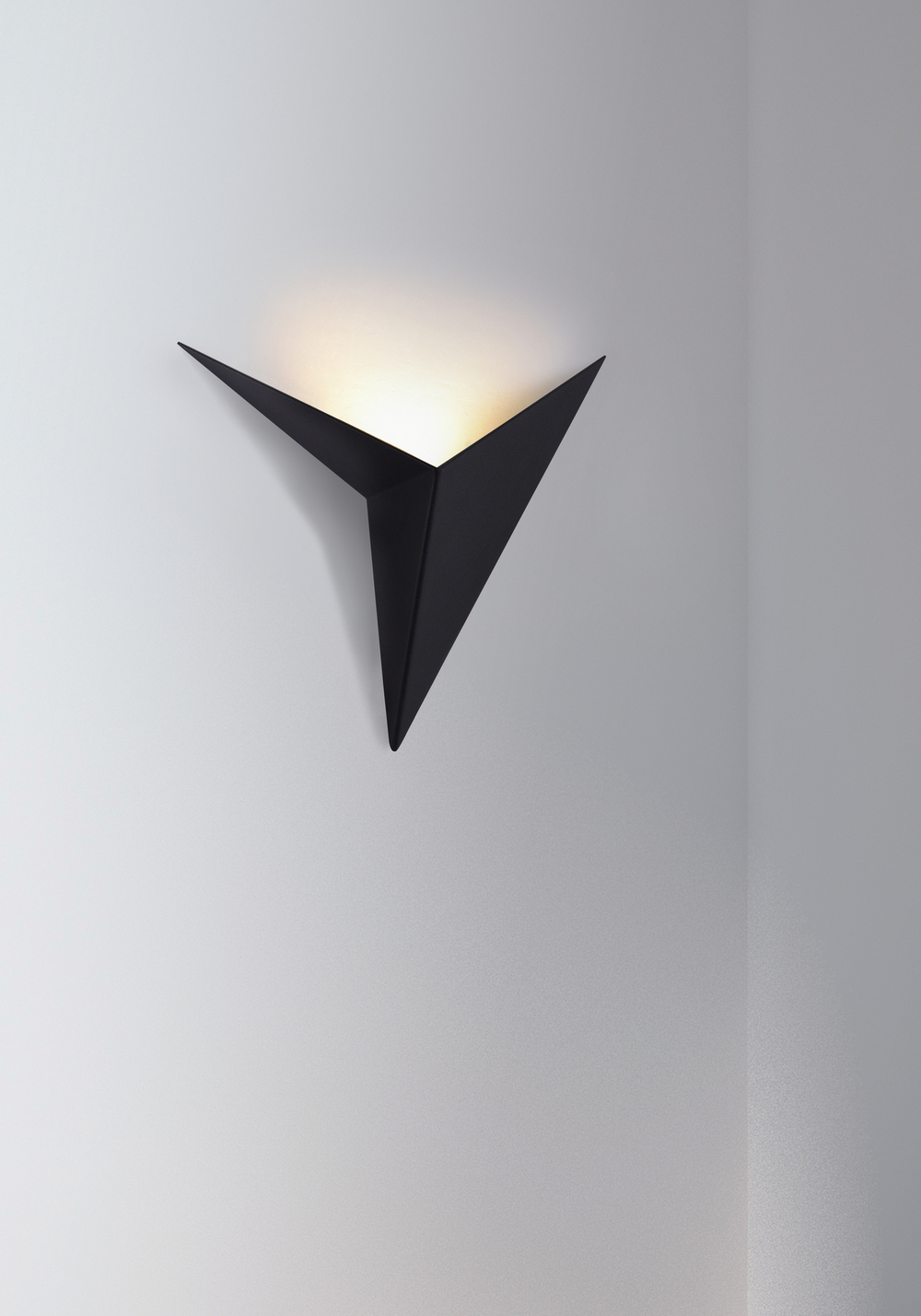 Настенный светильник (бра) Maytoni C808WL-L3B