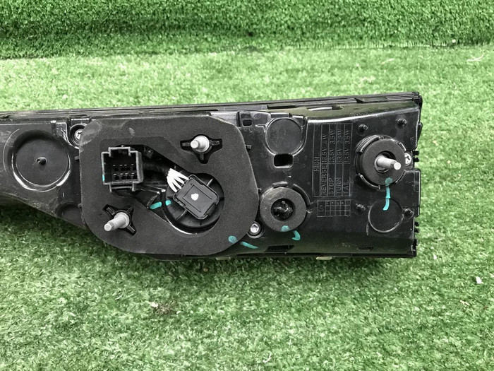 Фонарь крышки багажника Geely Monjaro (2021-н.в.)