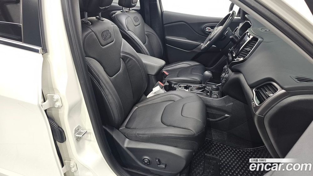 Jeep Cherokee (KL) 2.2 Дизель Overland 4WD (11.2019)