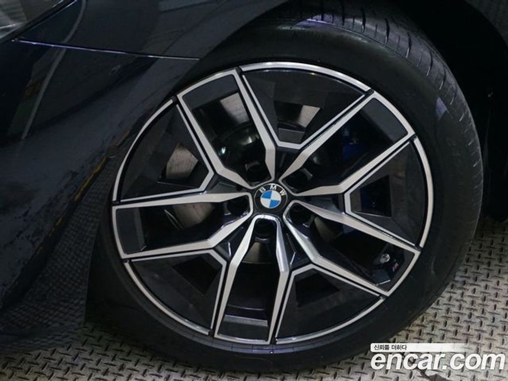 BMW 5 Series (G60) 520i M Sports (02.2024)