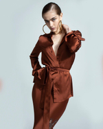 Костюм из шелковой вискозы с кружевом (блуза и длинная юбка на резинке)