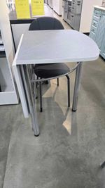 Стол пластик пристенный