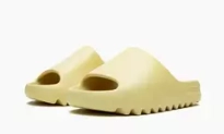 Yeezy Slides 'Desert Sand'