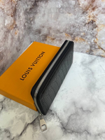 Портмоне Louis Vuitton из кожи крокодила