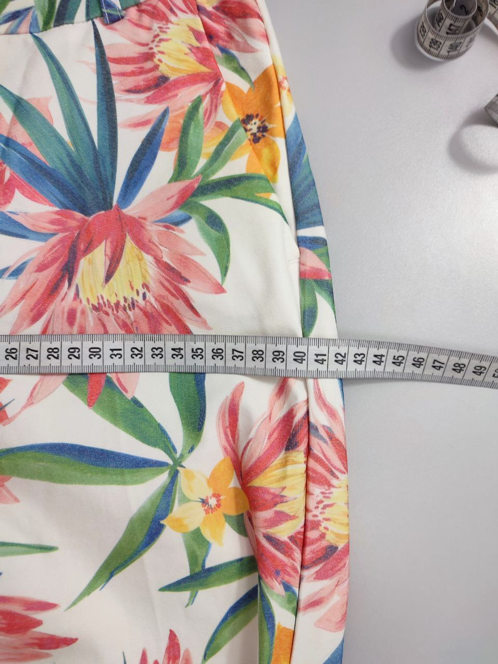 Штаны Stradivarius с цветочным принтом на 12-14 лет