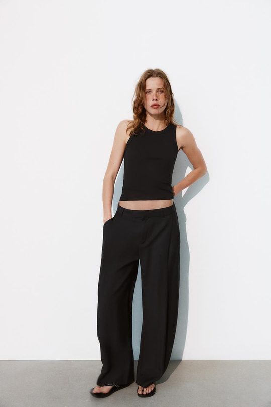 ZARA СТРУЯЩИЕСЯ БРЮКИ СО СКЛАДКАМИ, ЧЕРНЫЙ