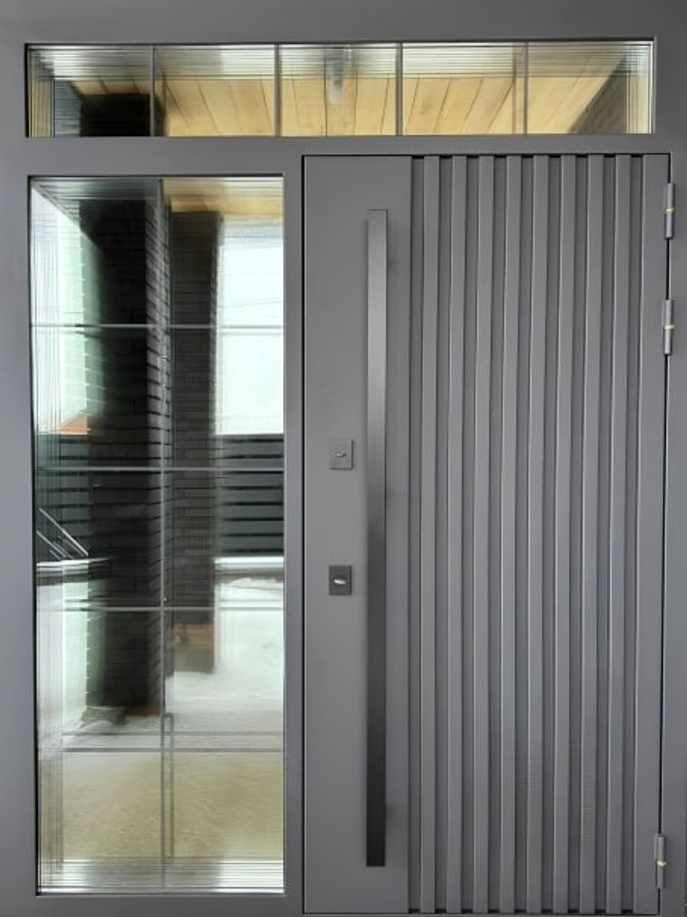 МЕТАЛЛИЧЕСКАЯ ДВЕРЬ С ТЕРМОРАЗРЫВОМ И РУЧКОЙ СКАБОЙ