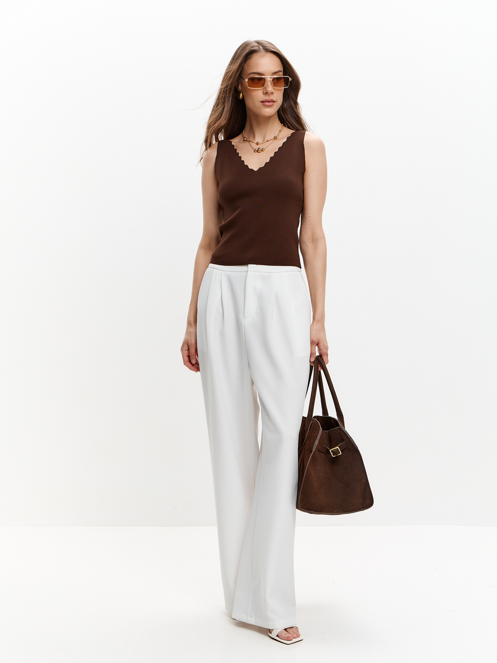 Топ с фигурным вырезом