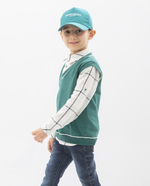 жилетка с рубашкой и джинсами